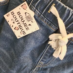 I have a light blue and a dark blue. ( Grab both) Stretch ripped skinny jeans 👖